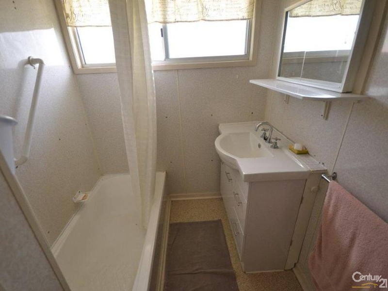 62 Jackson Avenue, Moranbah QLD 4744