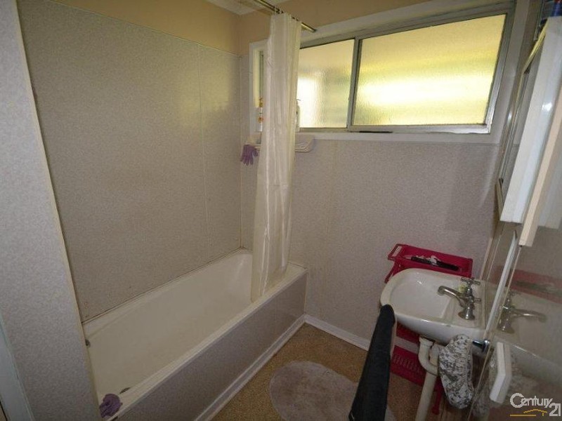 10 Maitland Street, Moranbah QLD 4744