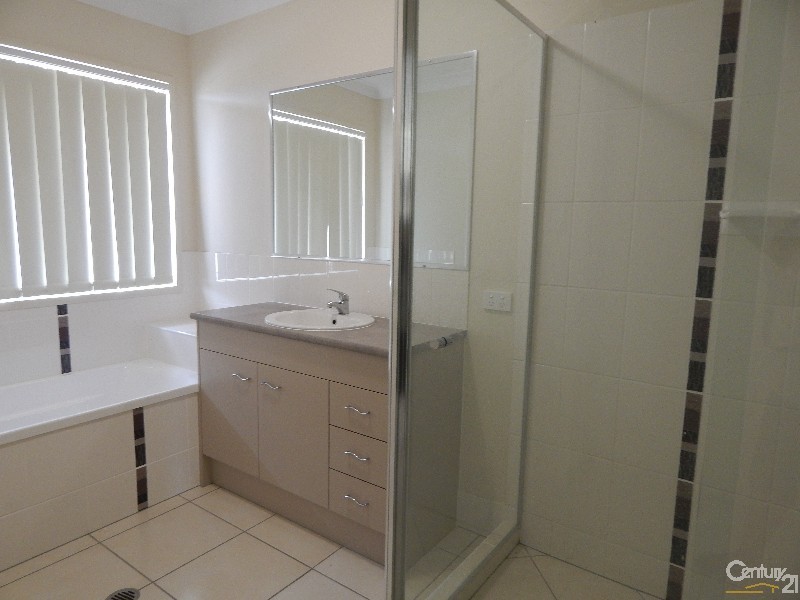 13 Halifax Place, Rural View QLD 4740