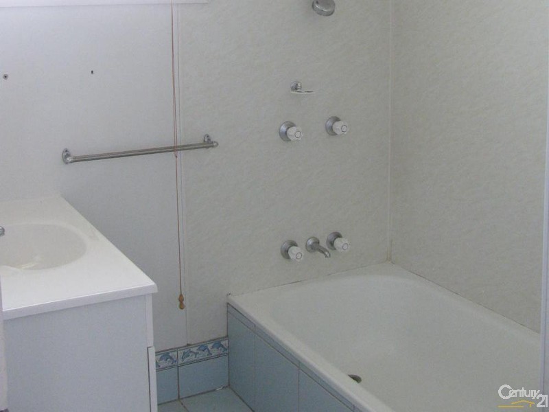 8 Gerrard Street, Dysart QLD 4745