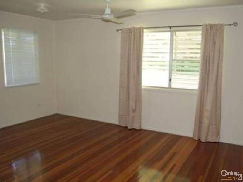 3 Middle Crescent, Dysart QLD 4745