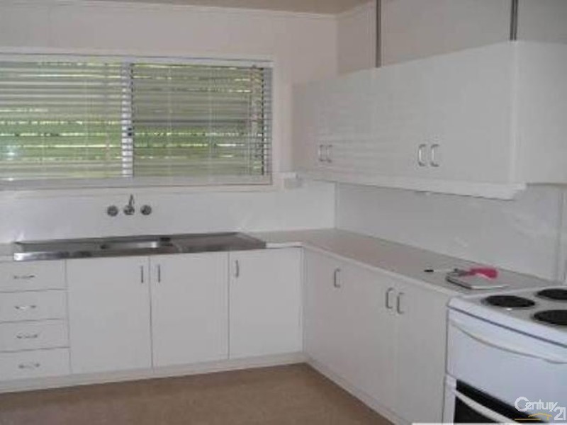 3 Middle Crescent, Dysart QLD 4745