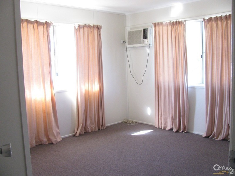 15 Brock Crescent, Dysart QLD 4745