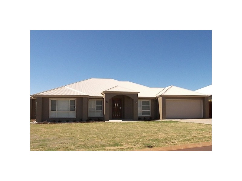 15 McCallum Court, Middle Ridge QLD 4350