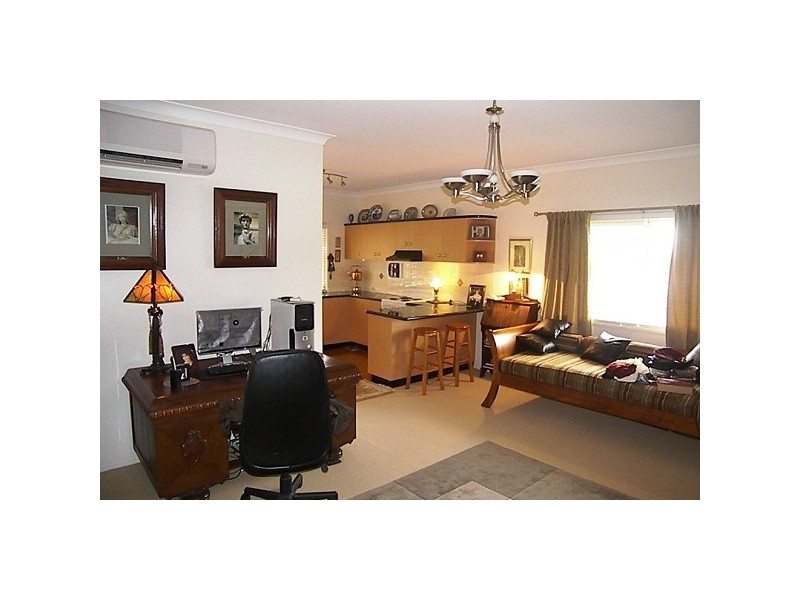 72a Jellicoe Street, Mount Lofty QLD 4350