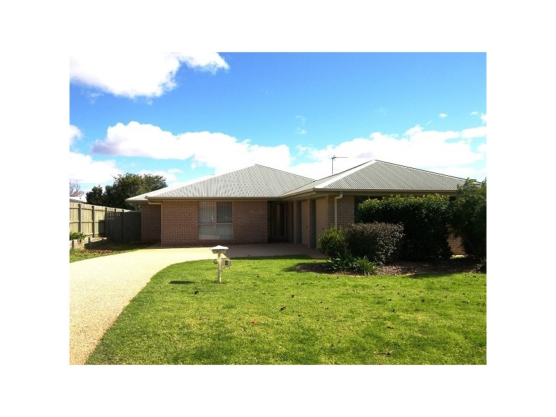 9 Strohfeldt Street, Middle Ridge QLD 4350