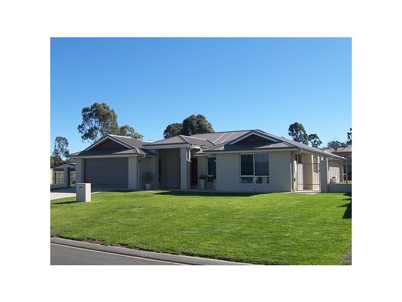 6 Jacaranda Court, Westbrook QLD 4350