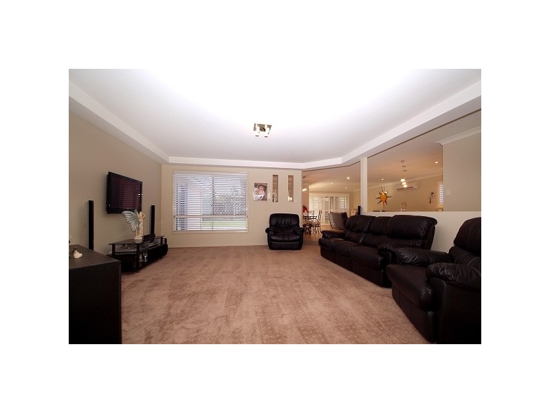 6 Jacaranda Court, Westbrook QLD 4350