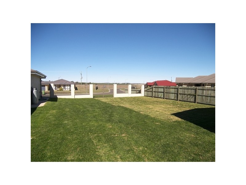 6 Jacaranda Court, Westbrook QLD 4350