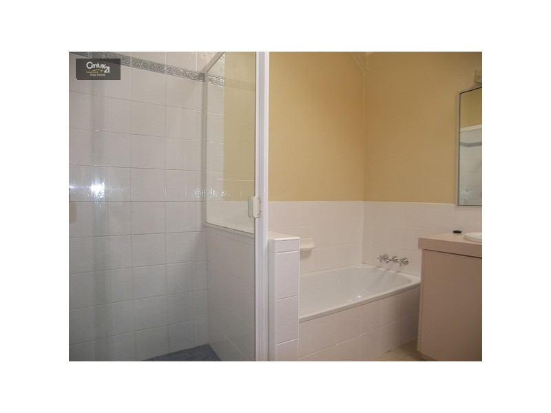 9/369 Margaret Street, Newtown QLD 4350