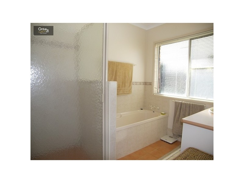 38 Catalina Drive, Wilsonton QLD 4350