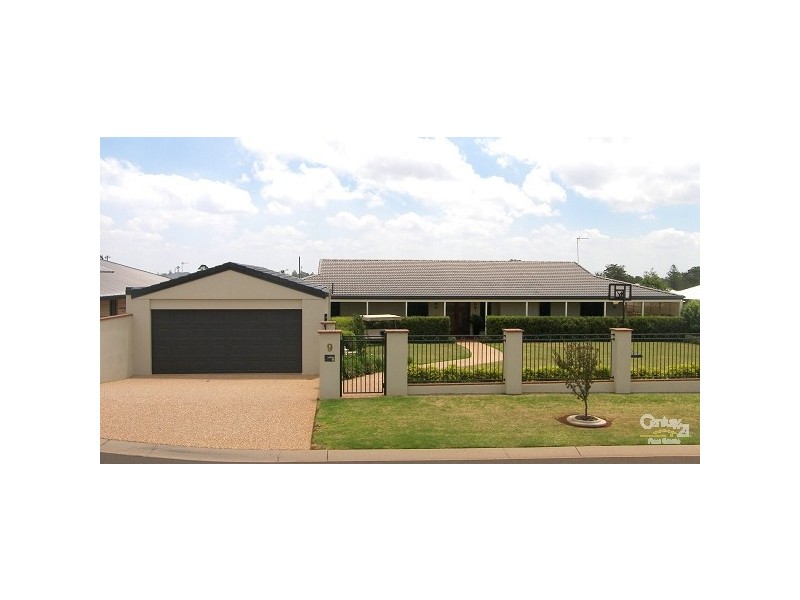 9 Shelton Crescent, Kearneys Spring QLD 4350