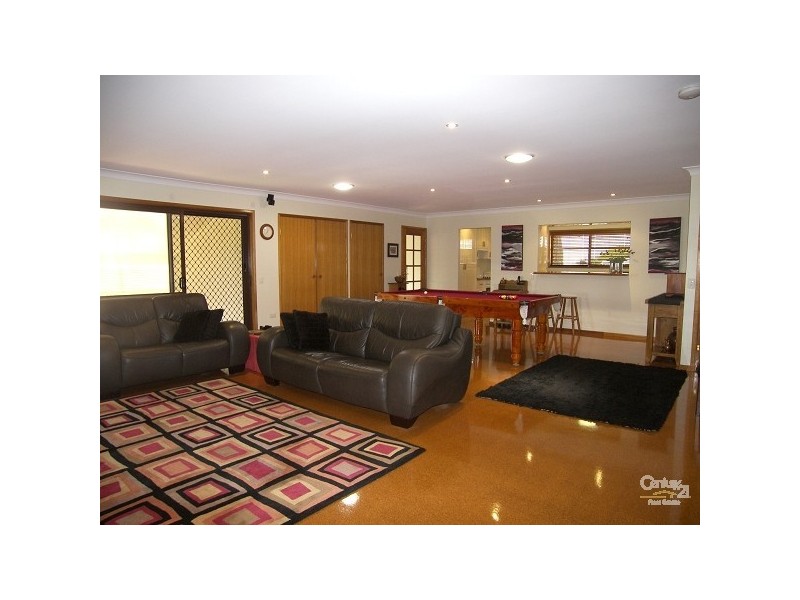 9 Shelton Crescent, Kearneys Spring QLD 4350