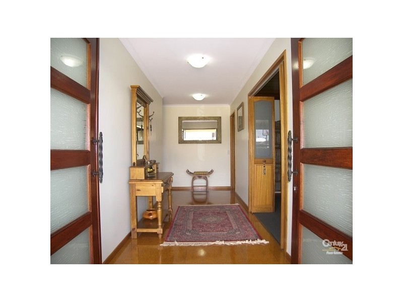 9 Shelton Crescent, Kearneys Spring QLD 4350