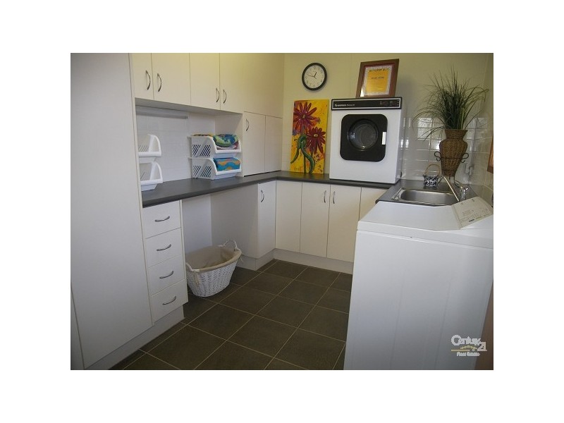 9 Shelton Crescent, Kearneys Spring QLD 4350