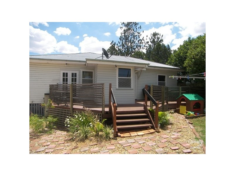 74b Mackenzie Street, Mount Lofty QLD 4350