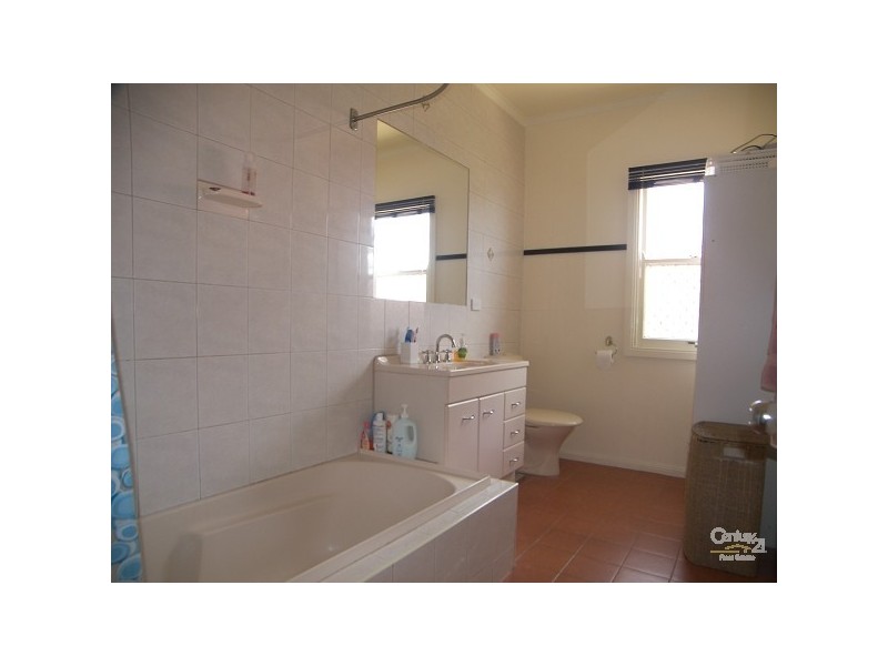 74b Mackenzie Street, Mount Lofty QLD 4350