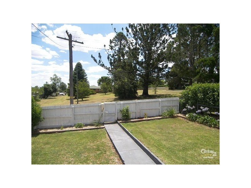 74b Mackenzie Street, Mount Lofty QLD 4350
