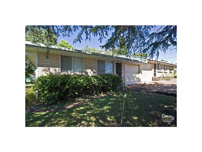 404 West Street, Kearneys Spring QLD 4350