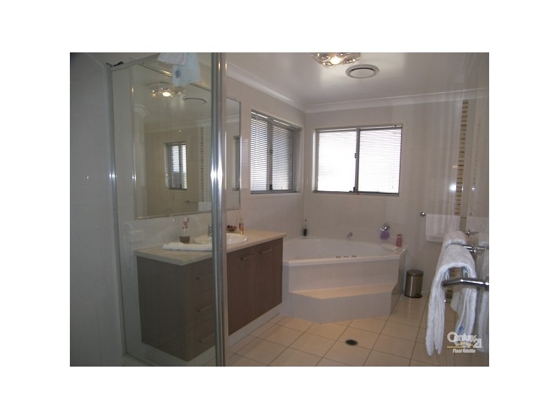 1 Schaefer Court, Westbrook QLD 4350