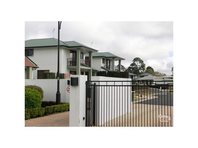 3/1 Cossart Street, Centenary Heights QLD 4350