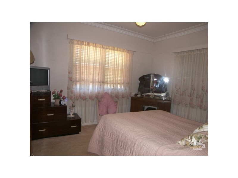 5 Rhyde Street, Mount Lofty QLD 4350