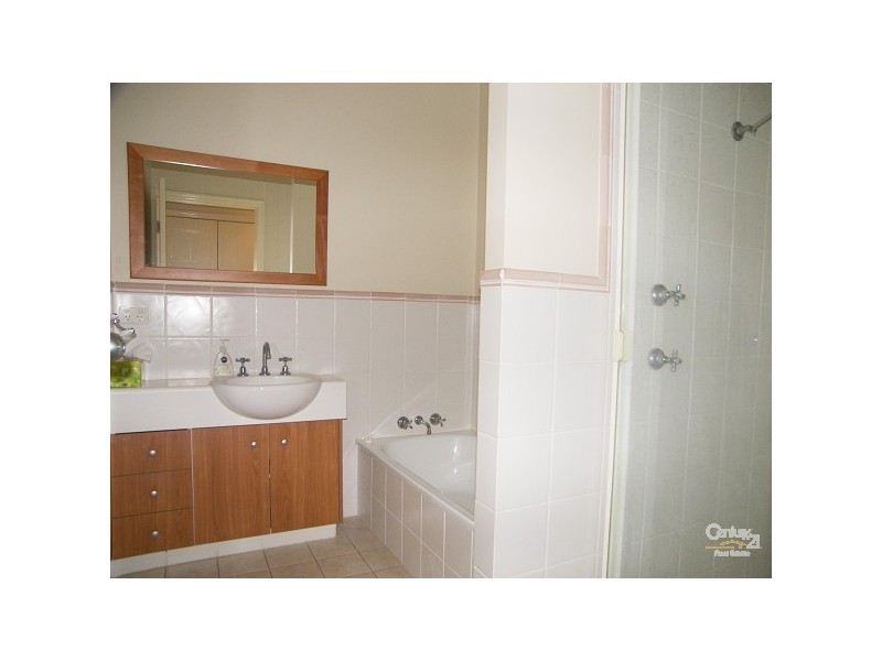 2/314 Mackenzie Street, Rangeville QLD 4350