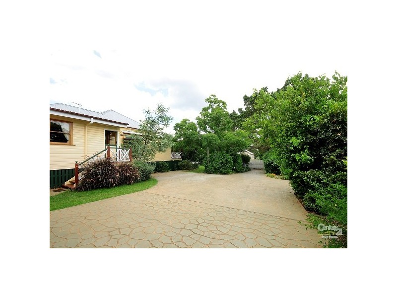 Mount Lofty QLD 4350