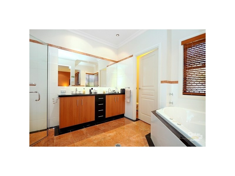 1 Bridget Court, Middle Ridge QLD 4350