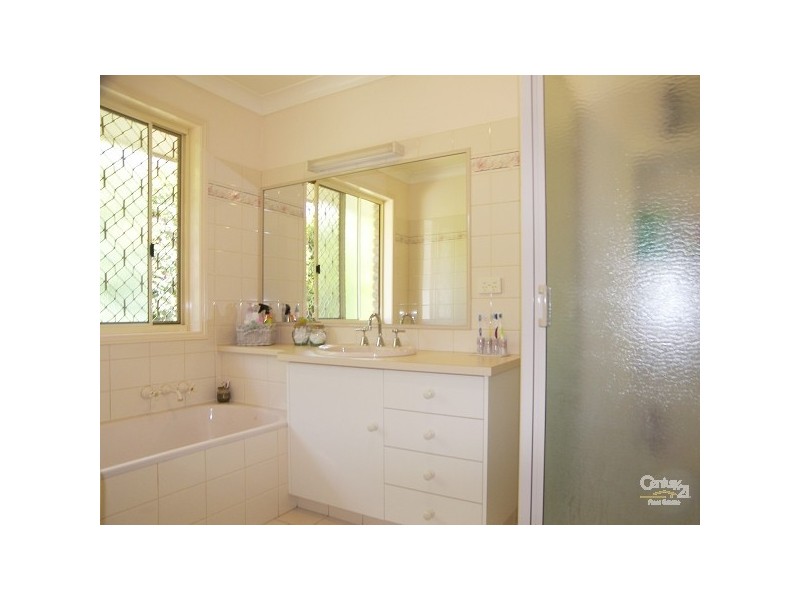 5 Navajo Street, Wilsonton QLD 4350