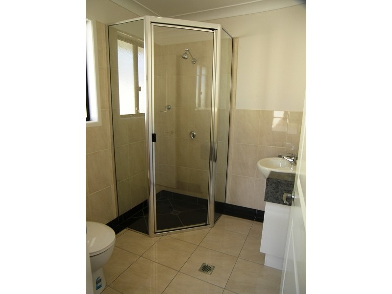 2-4/47 Hoey Street, Kearneys Spring QLD 4350