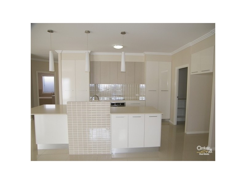 18 Pugh Street, Middle Ridge QLD 4350