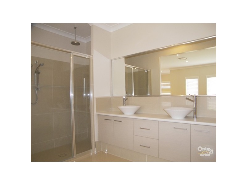 18 Pugh Street, Middle Ridge QLD 4350