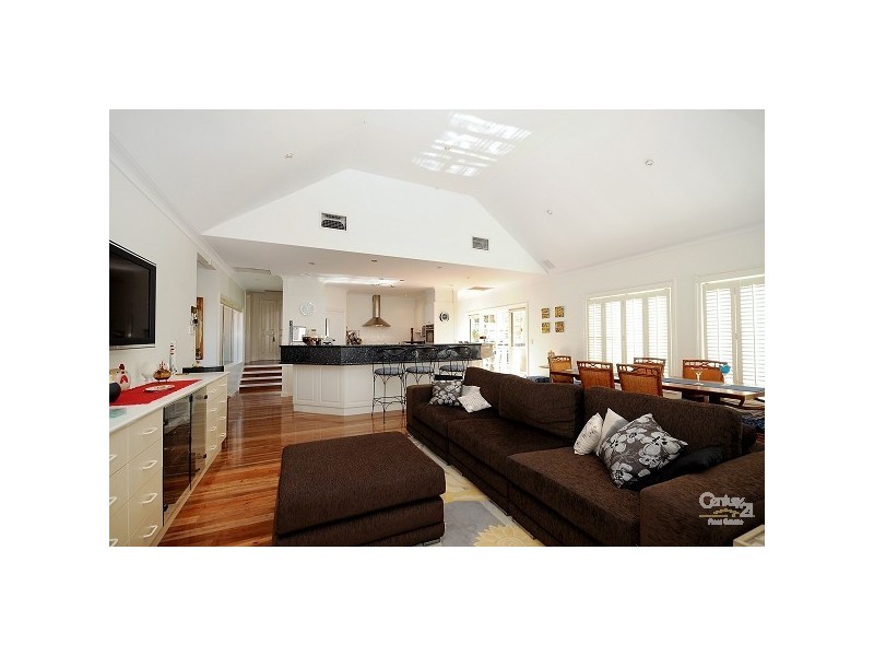 5 Martindale Court, Mount Lofty QLD 4350