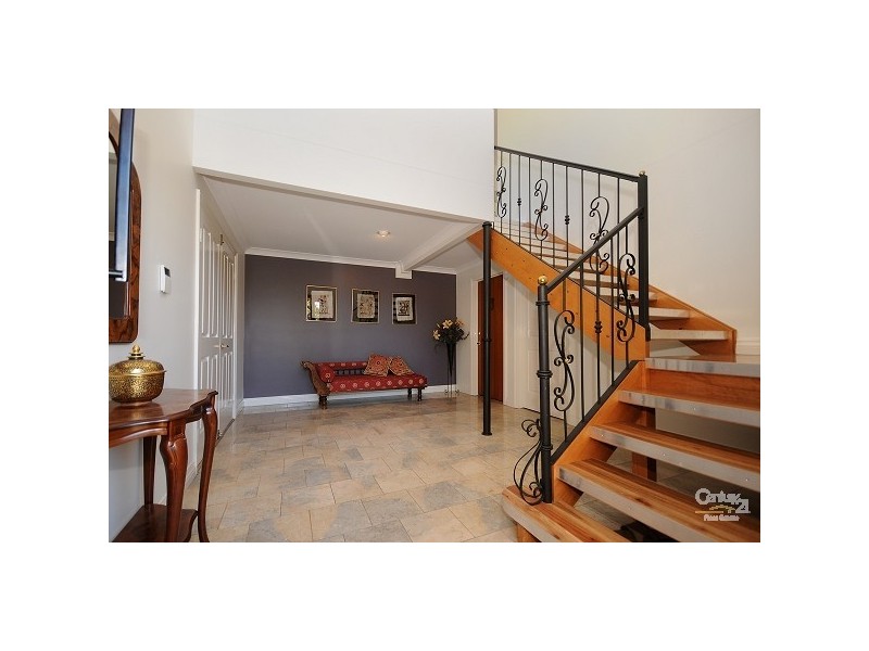 5 Martindale Court, Mount Lofty QLD 4350