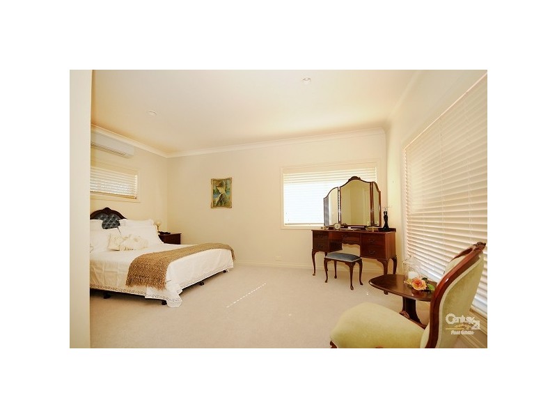 5 Martindale Court, Mount Lofty QLD 4350