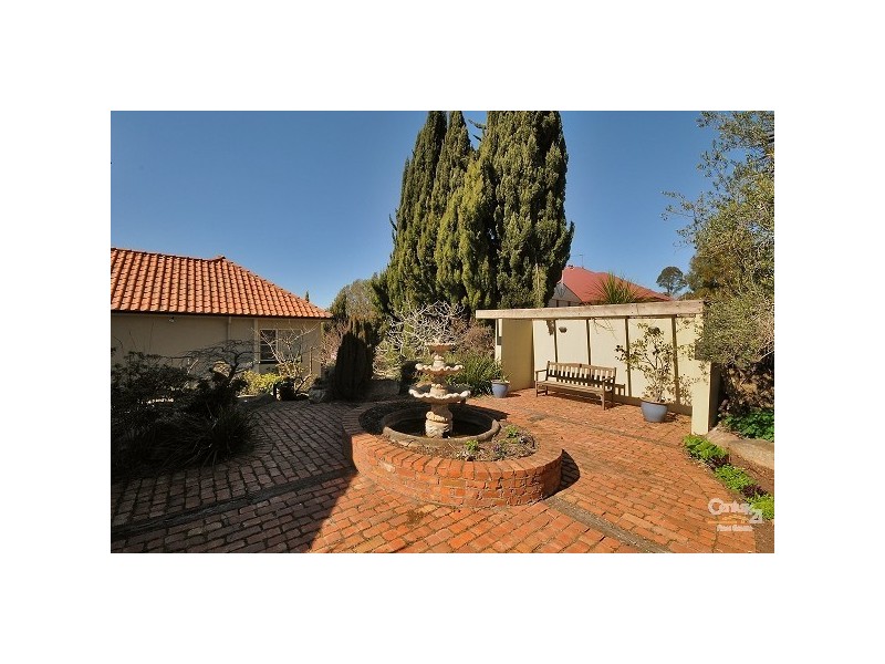 5 Martindale Court, Mount Lofty QLD 4350