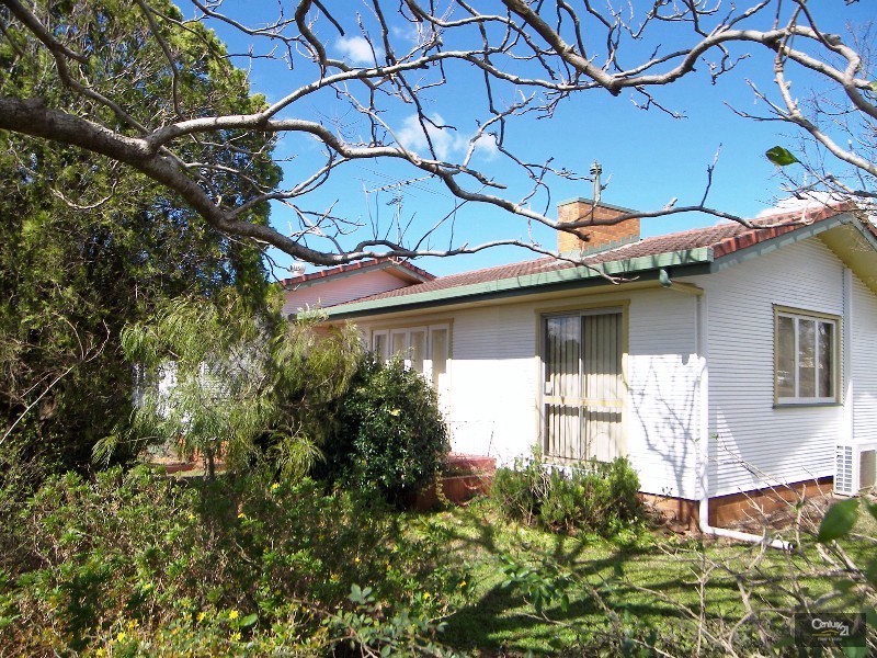 14 Makepeace Street, Rockville QLD 4350