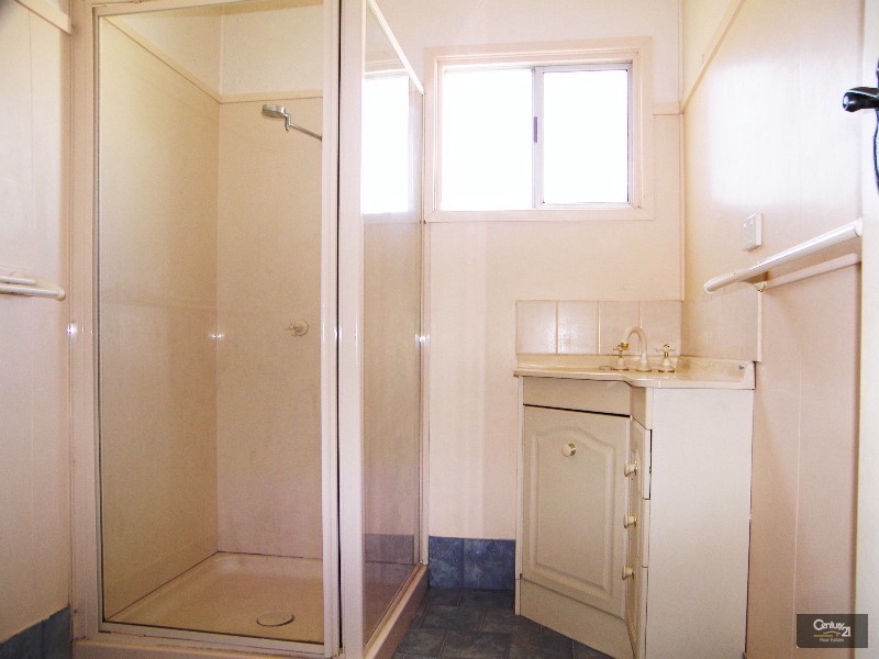 14 Makepeace Street, Rockville QLD 4350