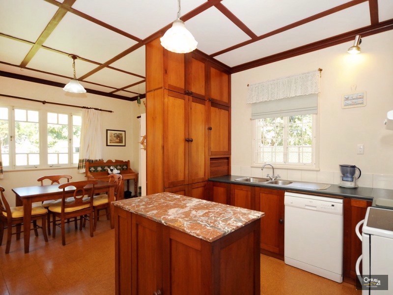 6 Cathro Street, Rockville QLD 4350