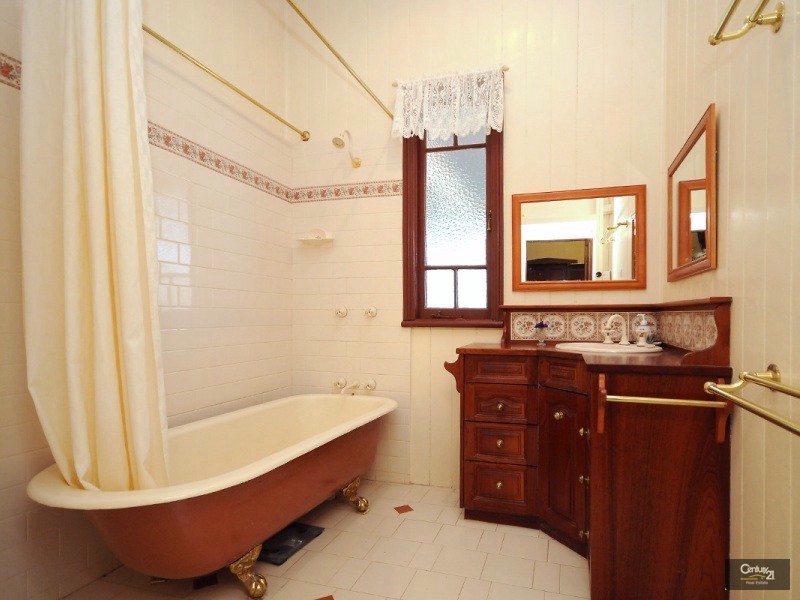 6 Cathro Street, Rockville QLD 4350