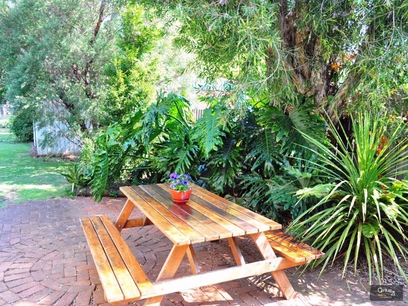 6 Cathro Street, Rockville QLD 4350