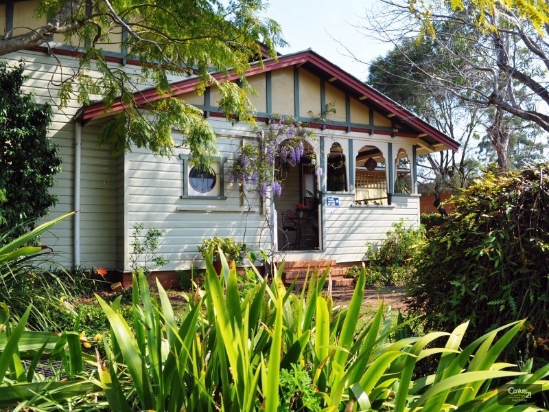 6 Cathro Street, Rockville QLD 4350