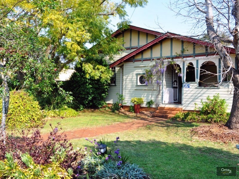 6 Cathro Street, Rockville QLD 4350