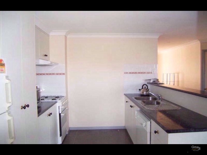 10/2 Roser Close, Kearneys Spring QLD 4350