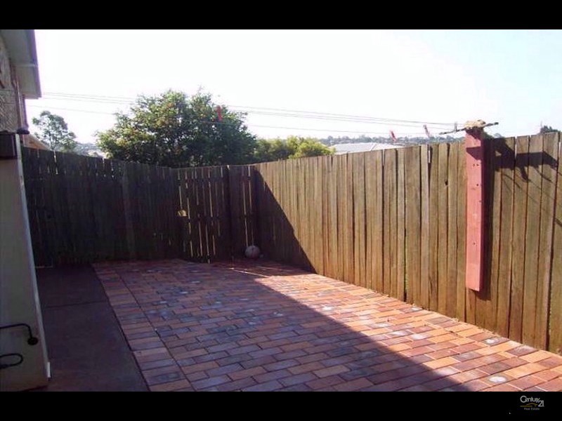 10/2 Roser Close, Kearneys Spring QLD 4350