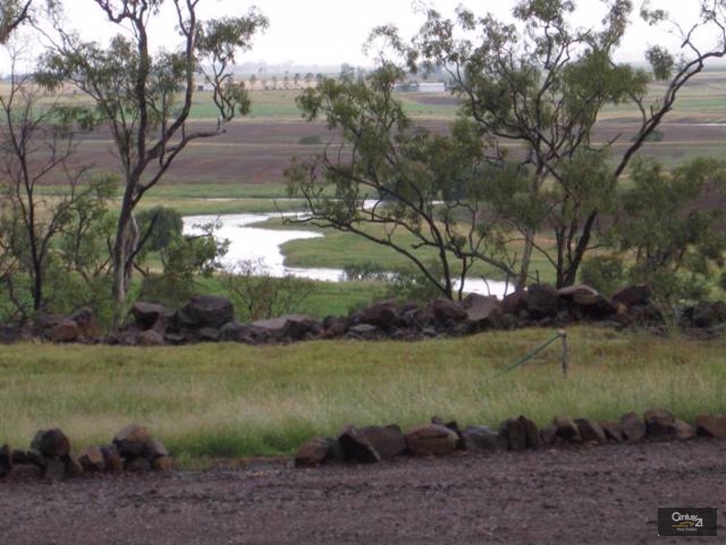 145 Henningsen Road, Oakey QLD 4401