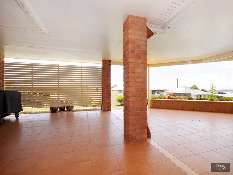 19 Smythe Drive, Highfields QLD 4352