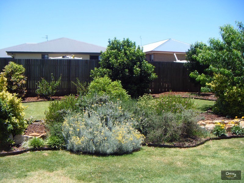 18 Kestrel Drive, Highfields QLD 4352