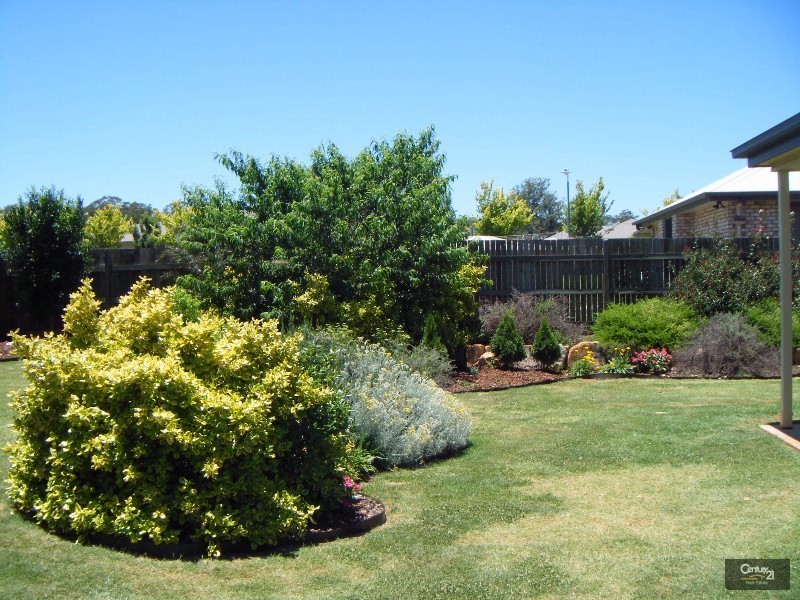 18 Kestrel Drive, Highfields QLD 4352